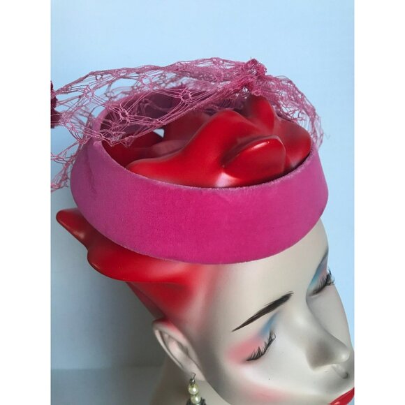 Vtg 1950\'s Hot Pink Round Velvet Intricate Netting Hat With Three Tassels Size S